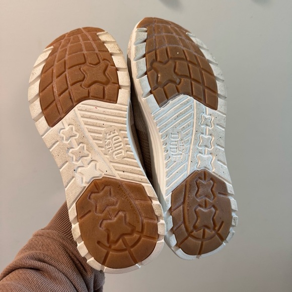 Hey Dude Women’s Sirocco Lightweight Slip On Sneakers Size 8 Neutral - Picture 4 of 7